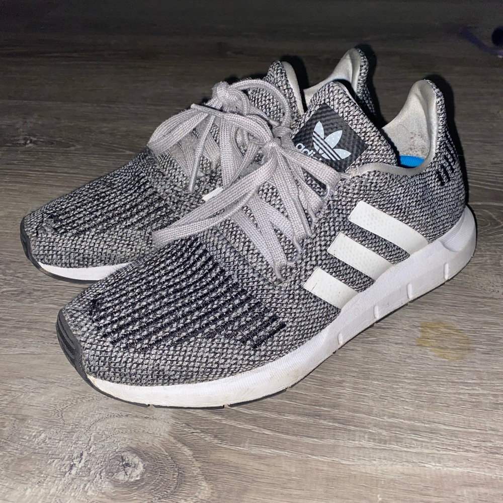 Adidas Sneakers women’s size 7 men’s size 5.5